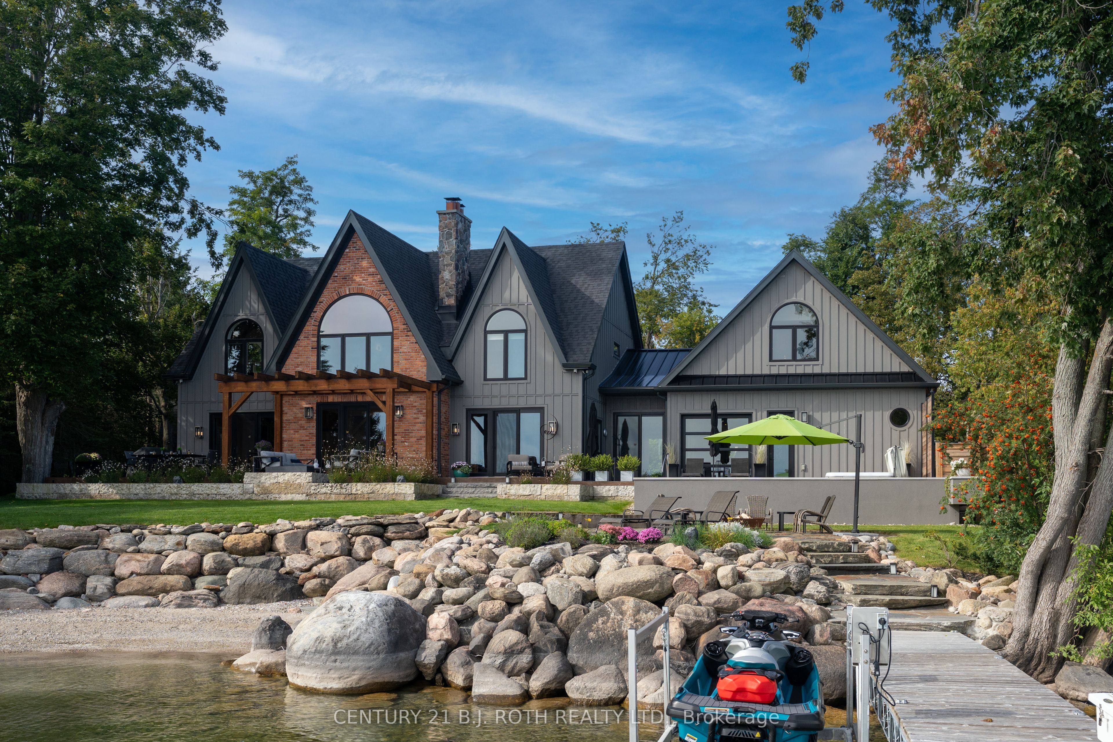 247 Lakeshore Road W Property Photo 43