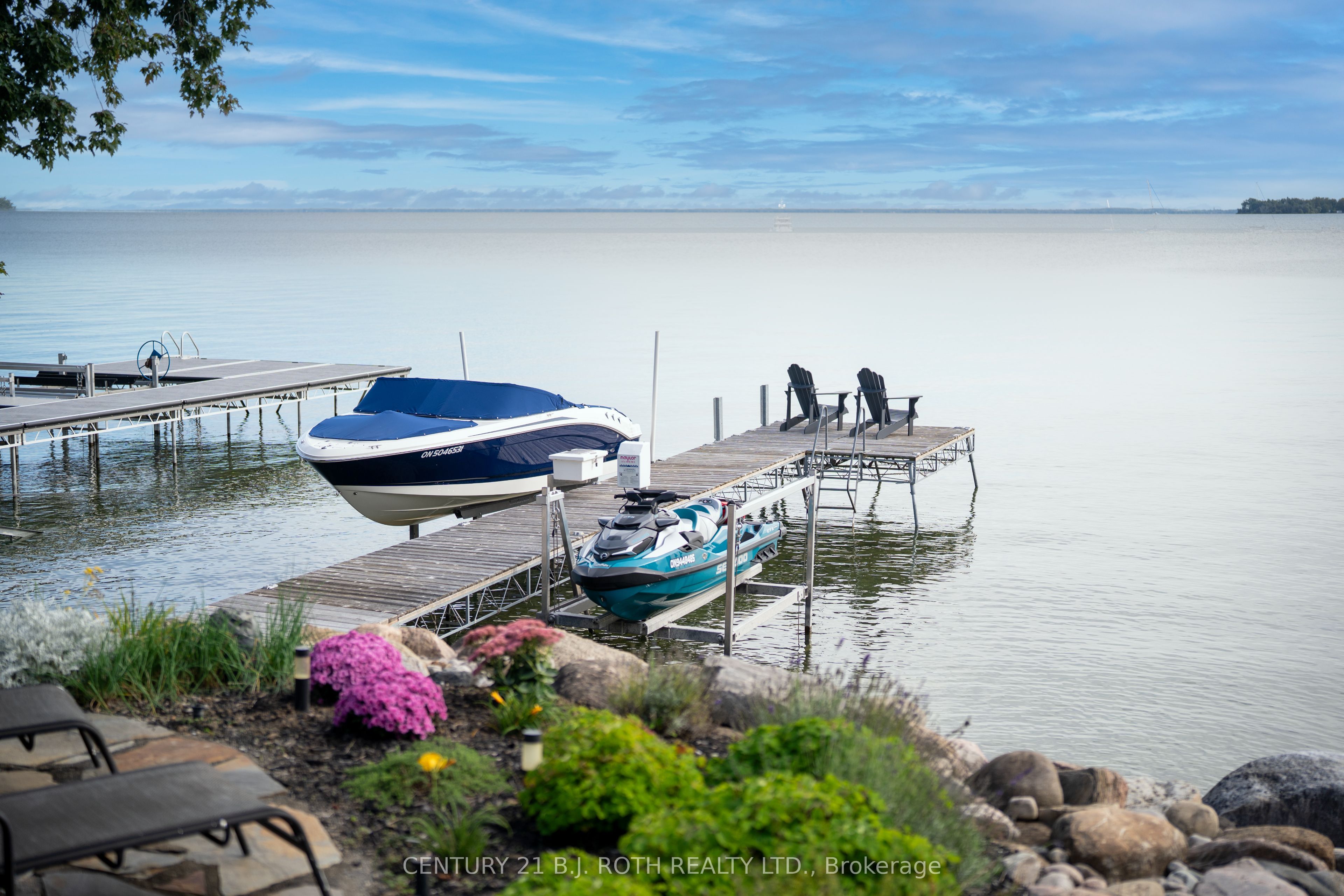 247 Lakeshore Road W Property Photo 44