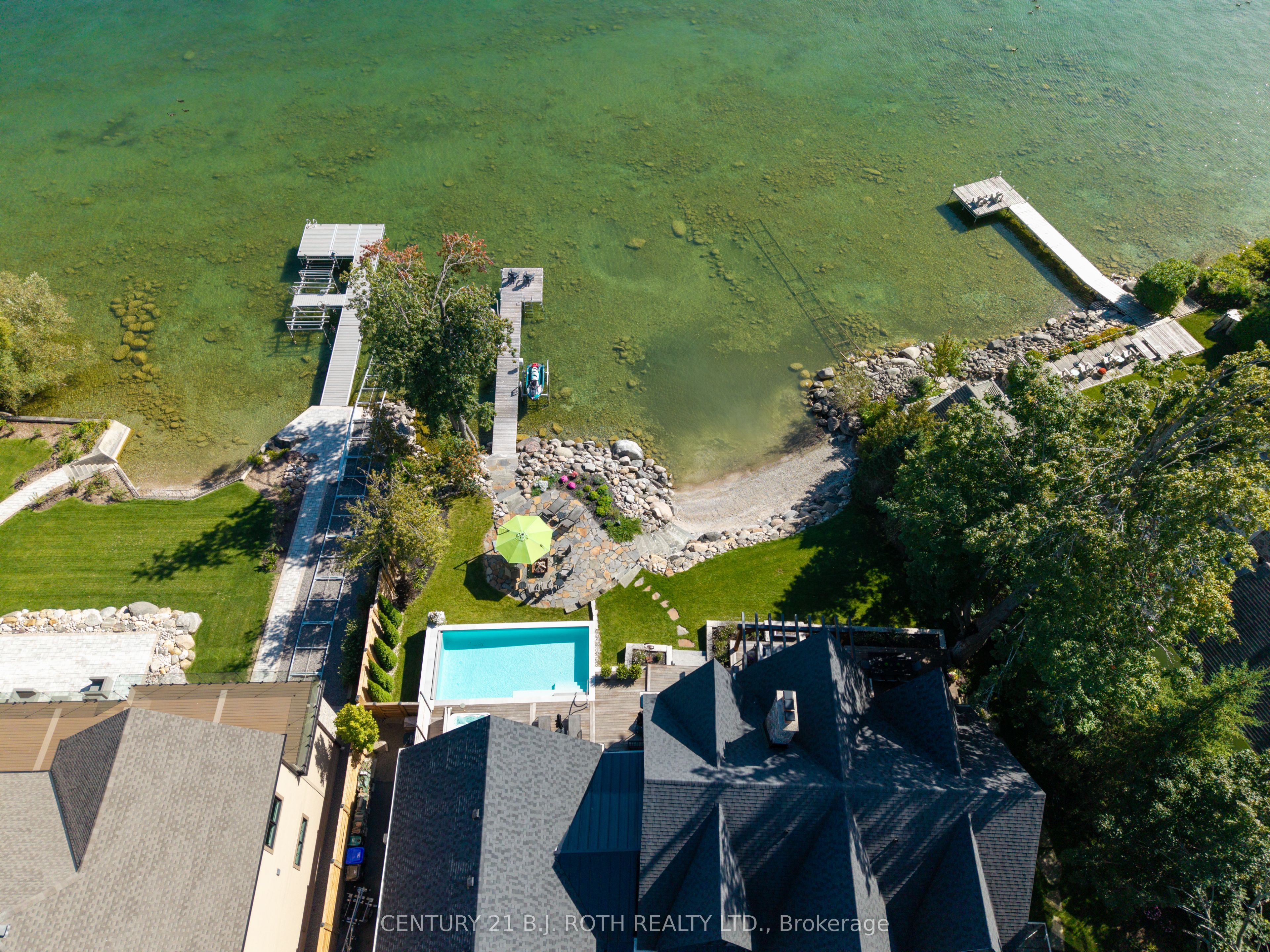 247 Lakeshore Road W Property Photo 45