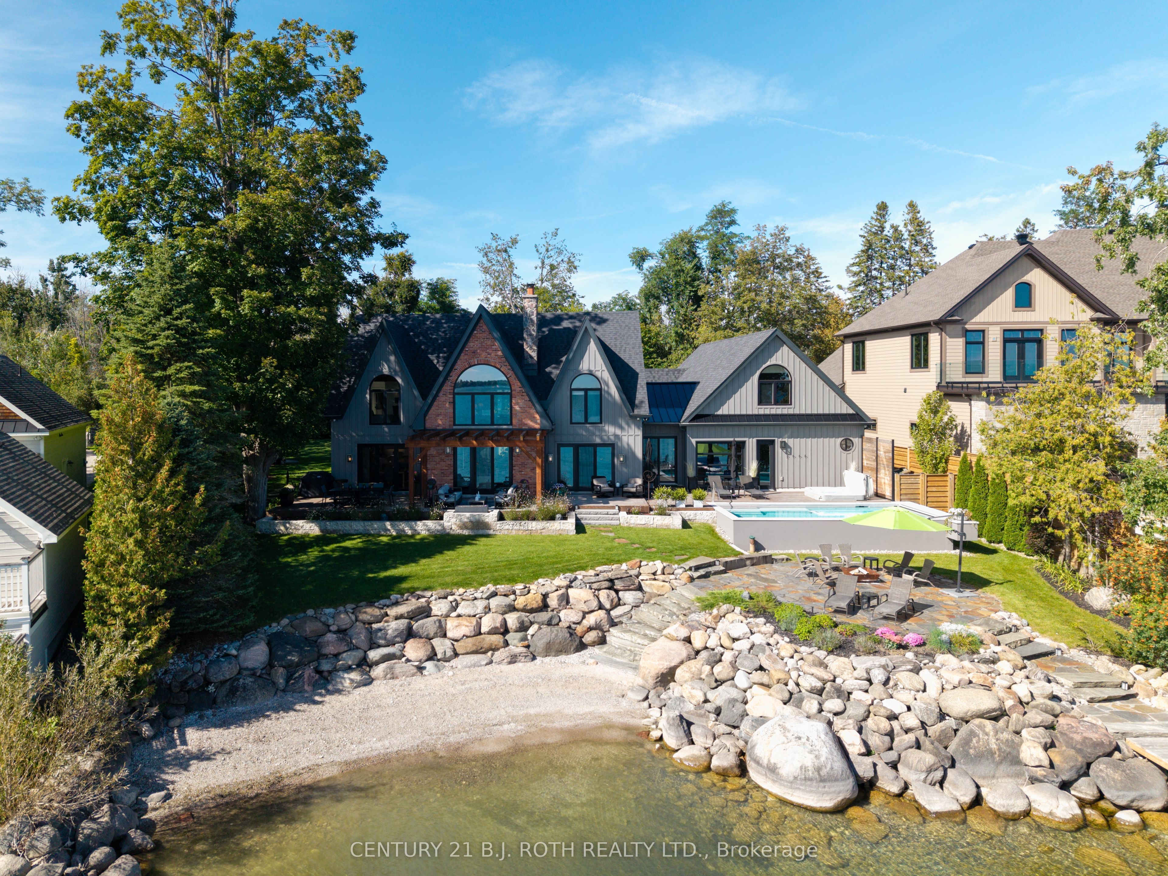 247 Lakeshore Road W Property Photo 46