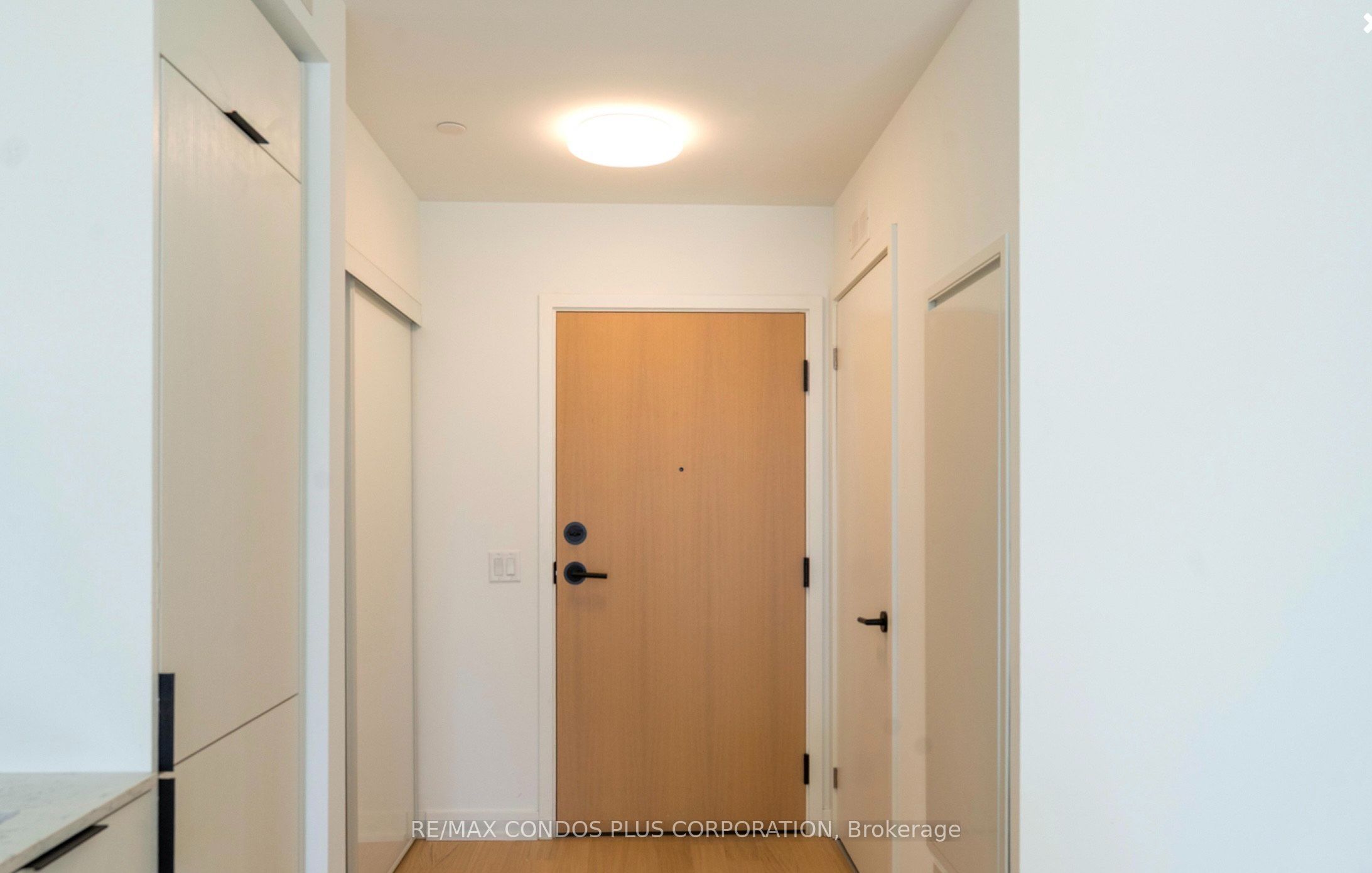 31 Huron Street 520 Property Photo 2