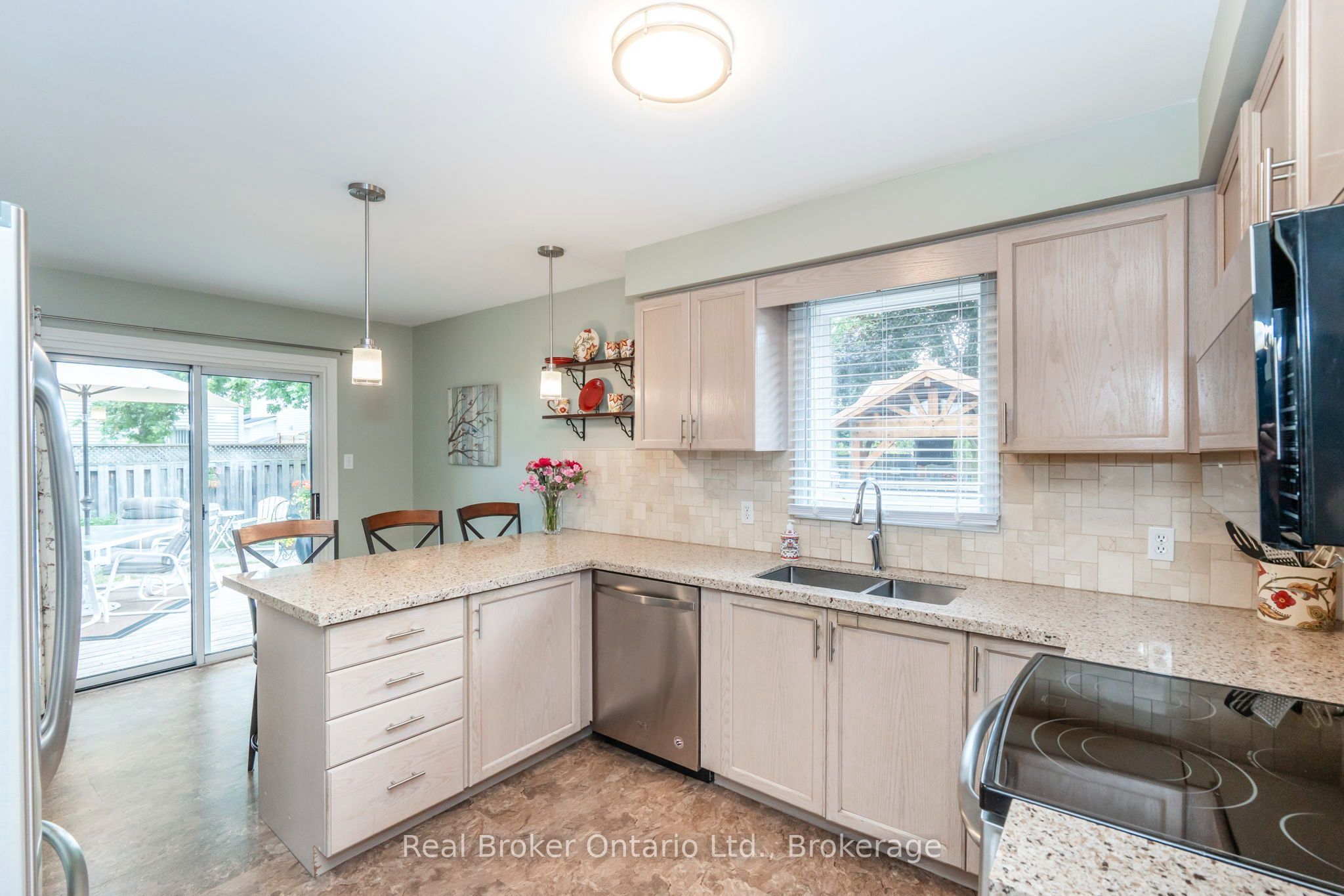 15 Neelands Street Property Photo 9