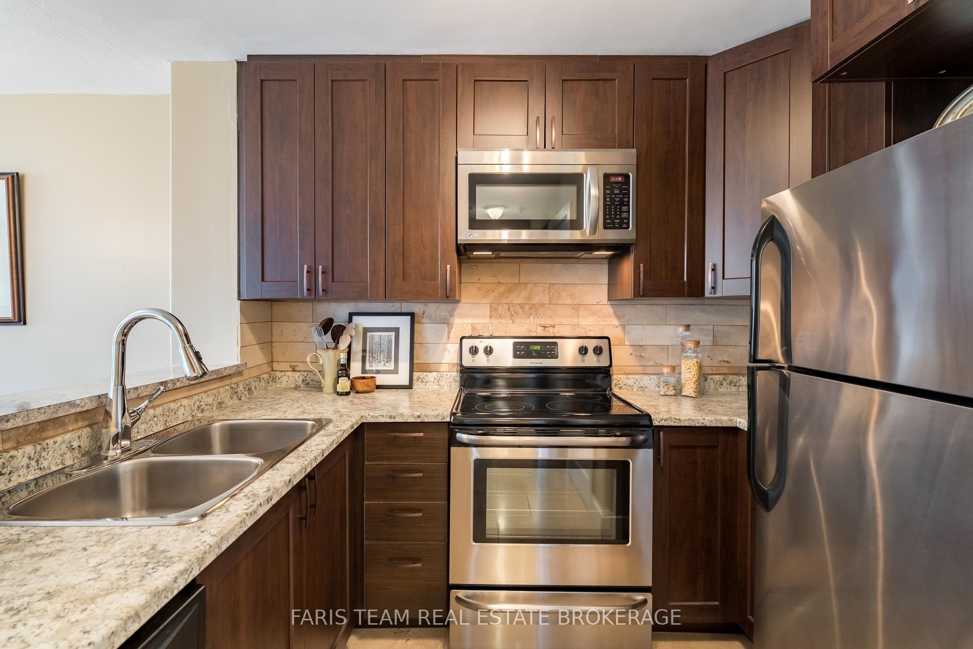 140 Dunlop Street E 508 Property Photo 7