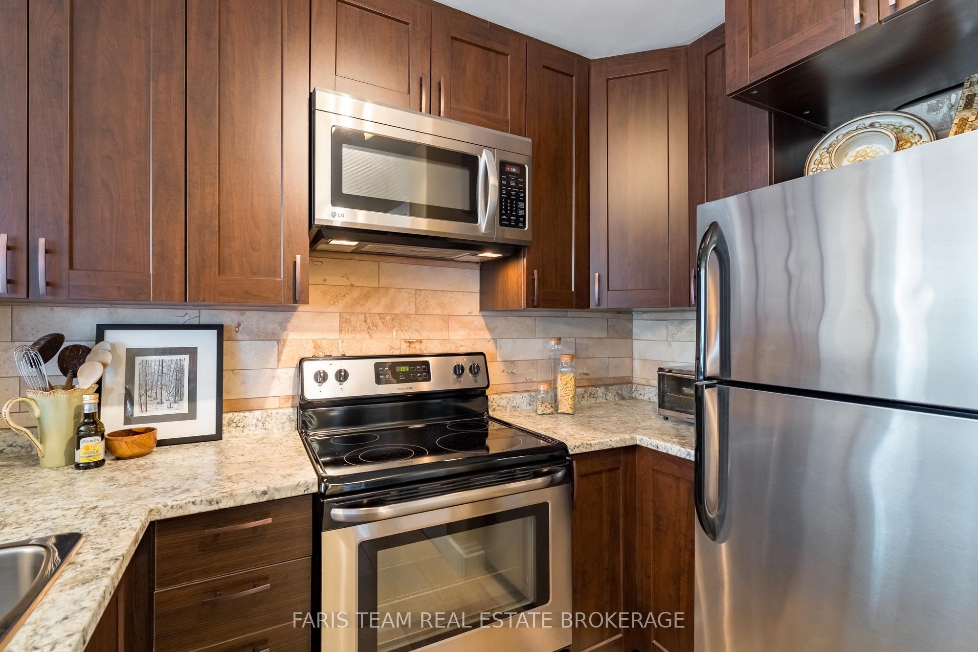 140 Dunlop Street E 508 Property Photo 8