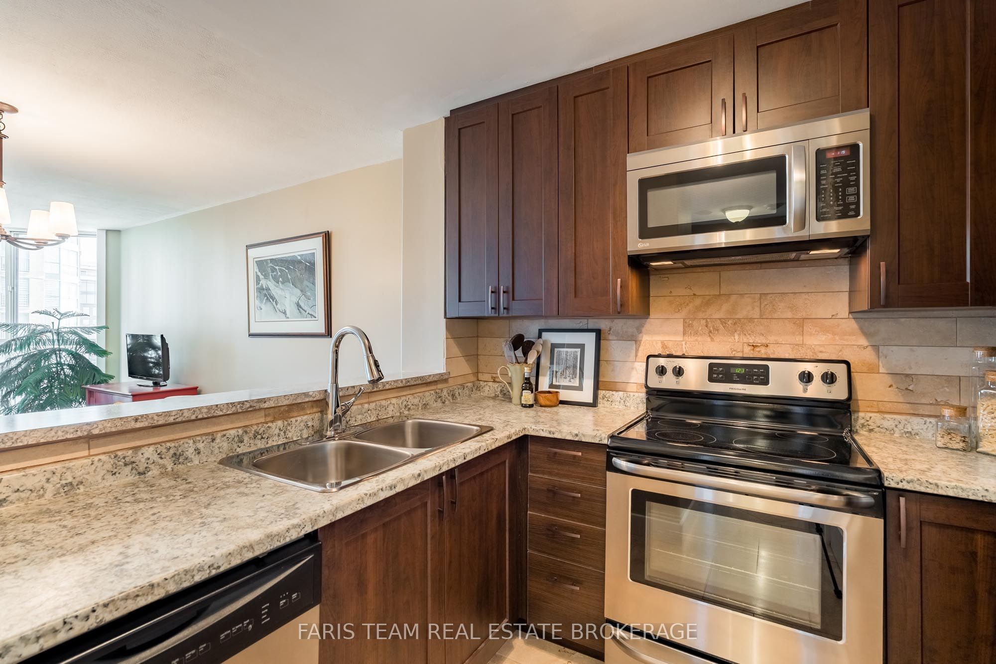 140 Dunlop Street E 508 Property Photo 9