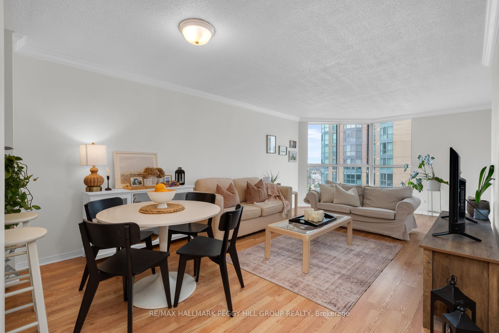 150 Dunlop Street E 904 Property Photo 3