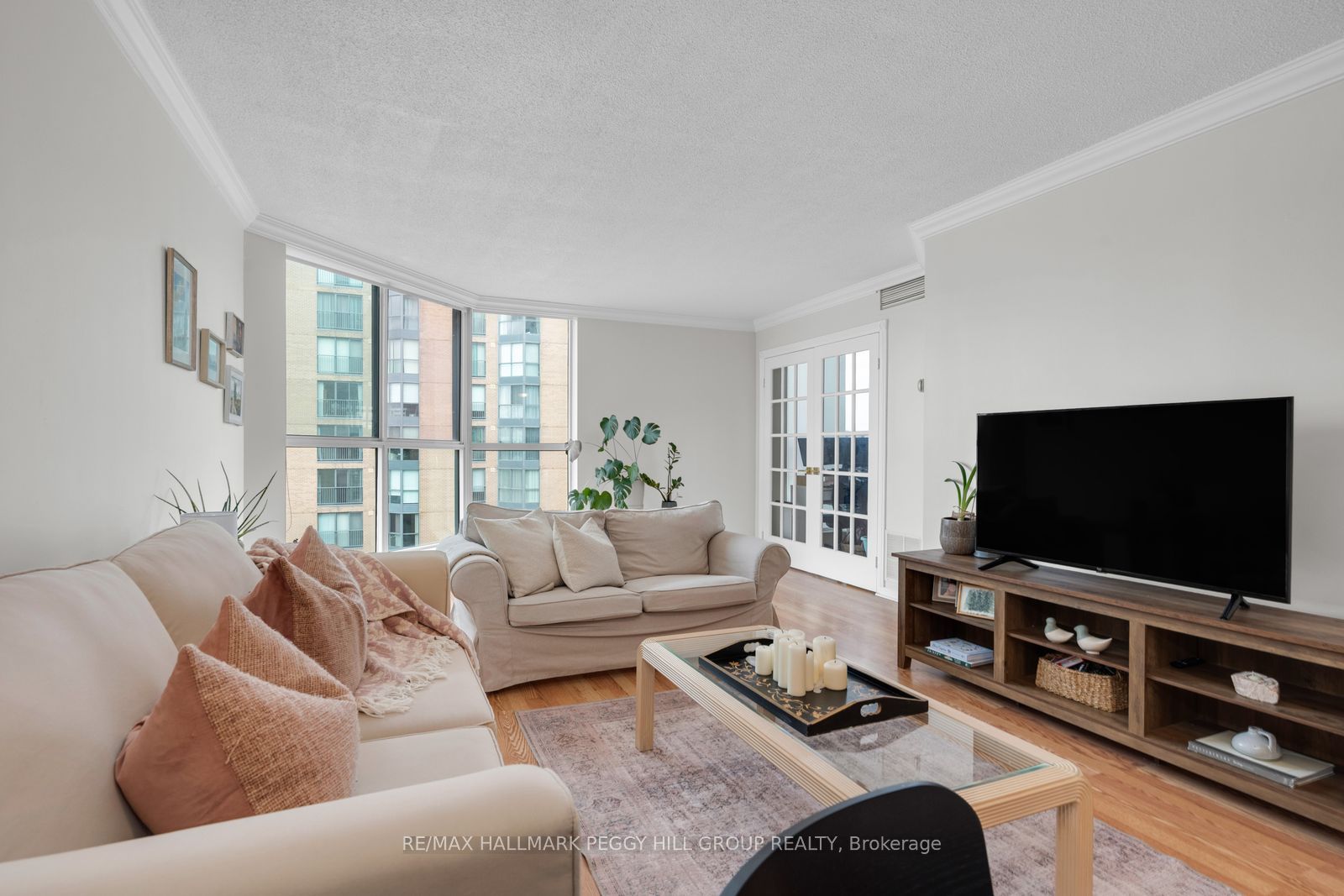 150 Dunlop Street E 904 Property Photo 4