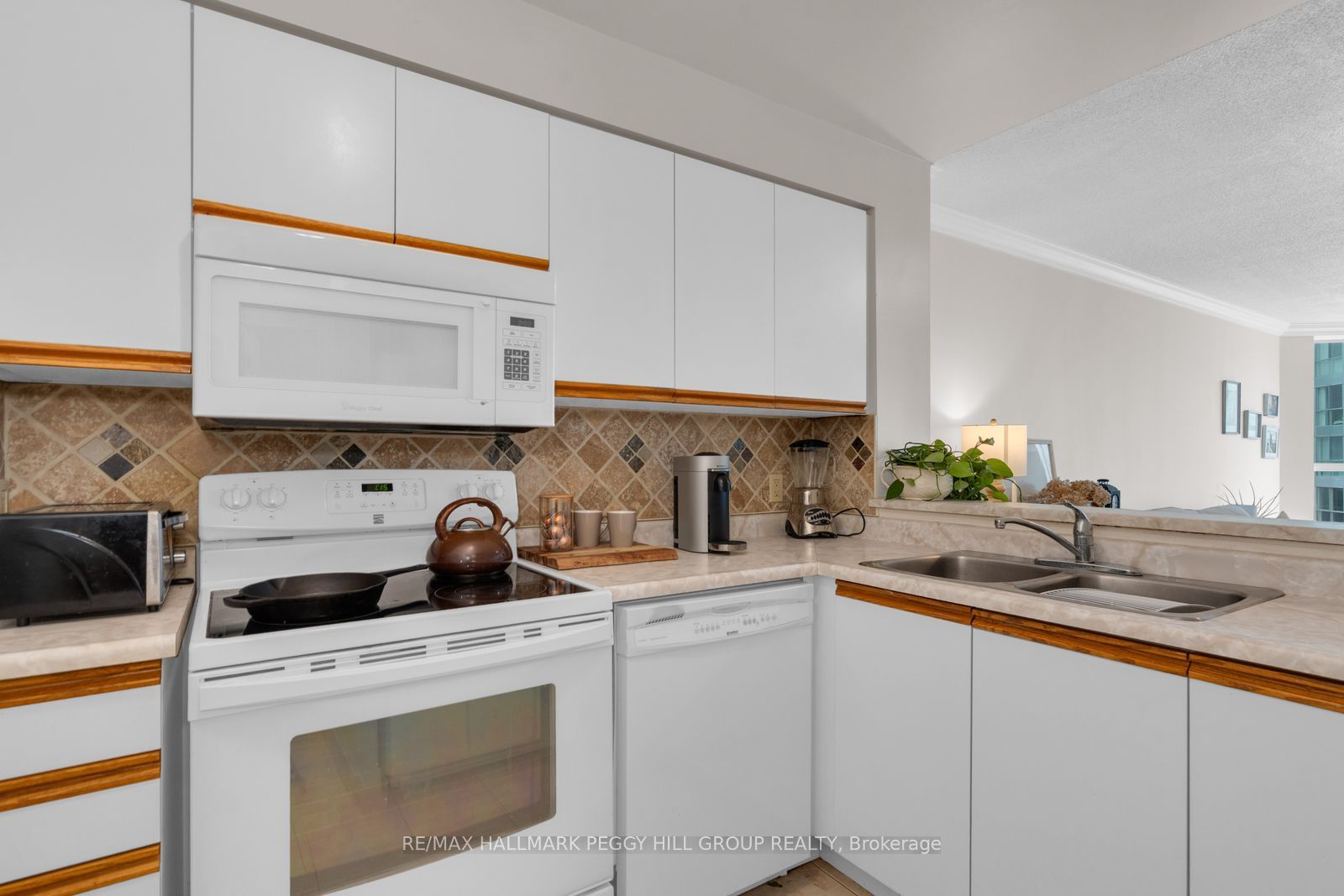 150 Dunlop Street E 904 Property Photo 5