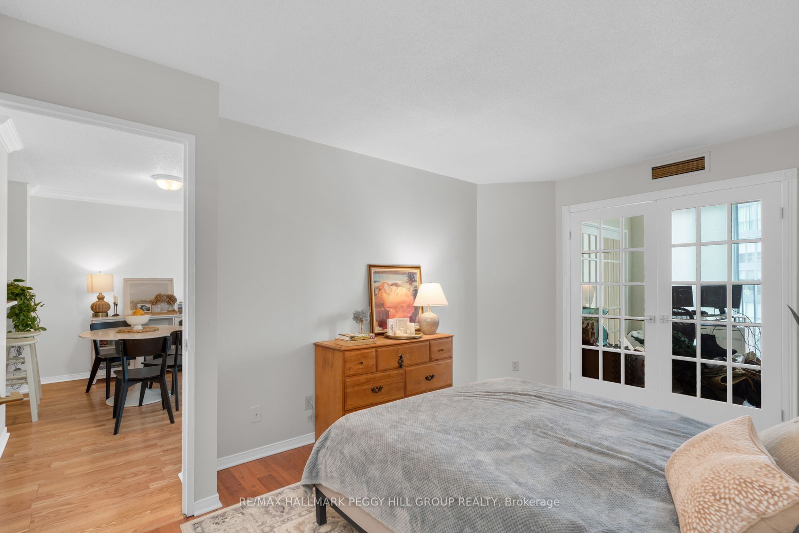 150 Dunlop Street E 904 Property Photo 6