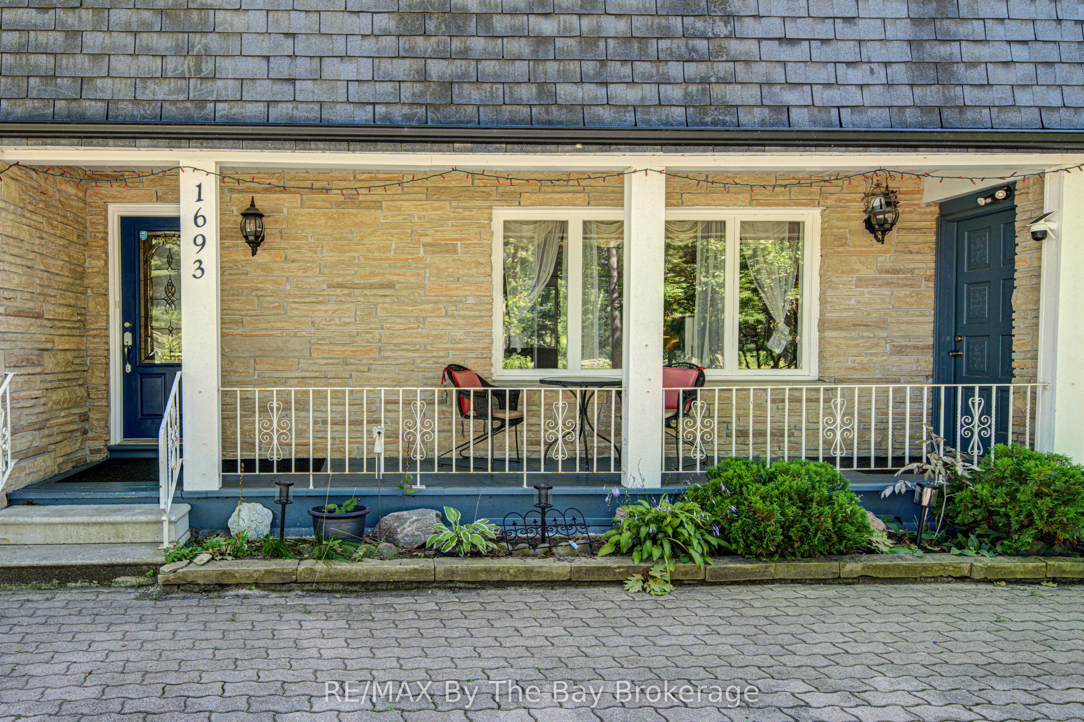 1693 River Road W Property Photo 2