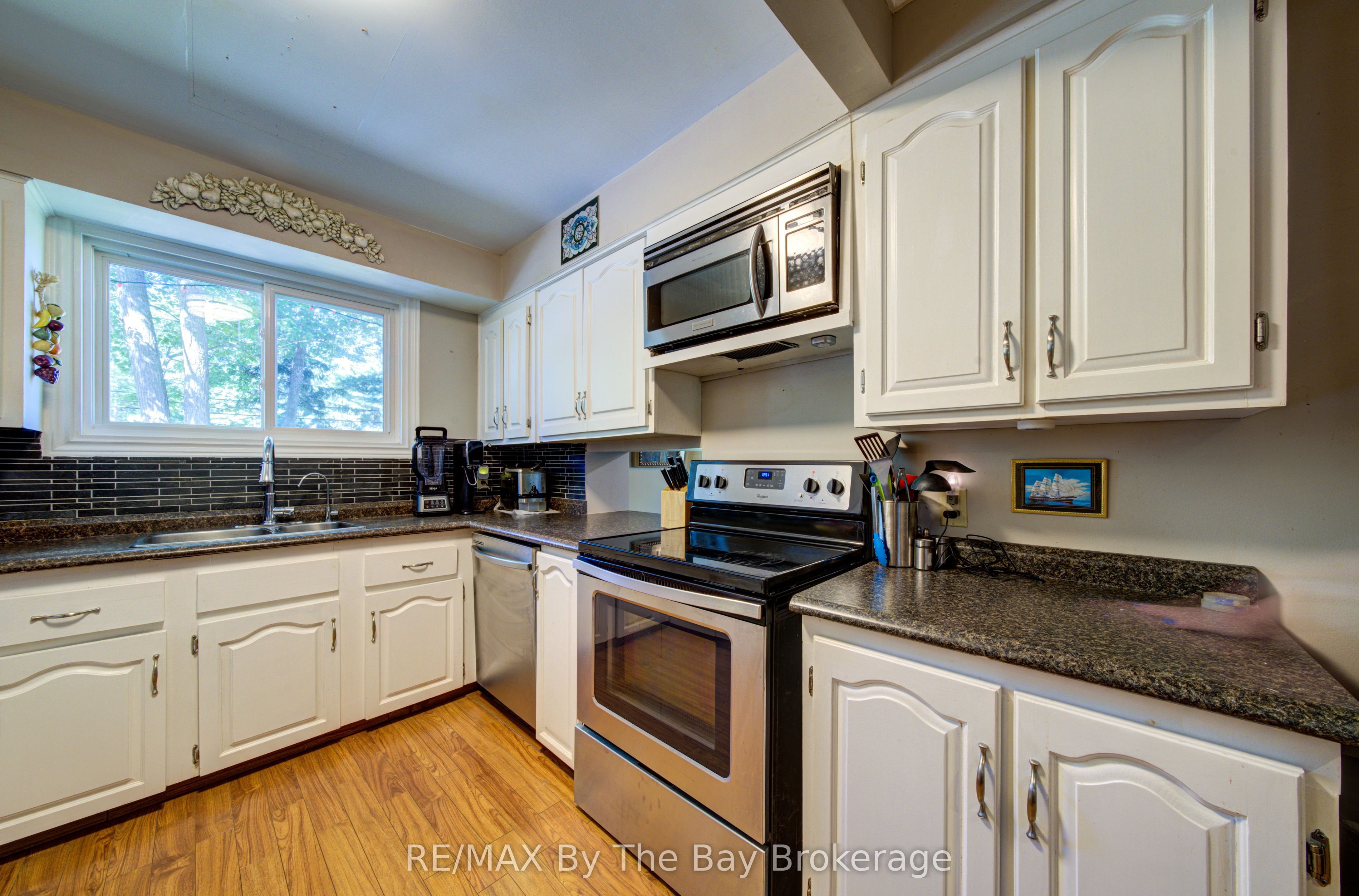 1693 River Road W Property Photo 9