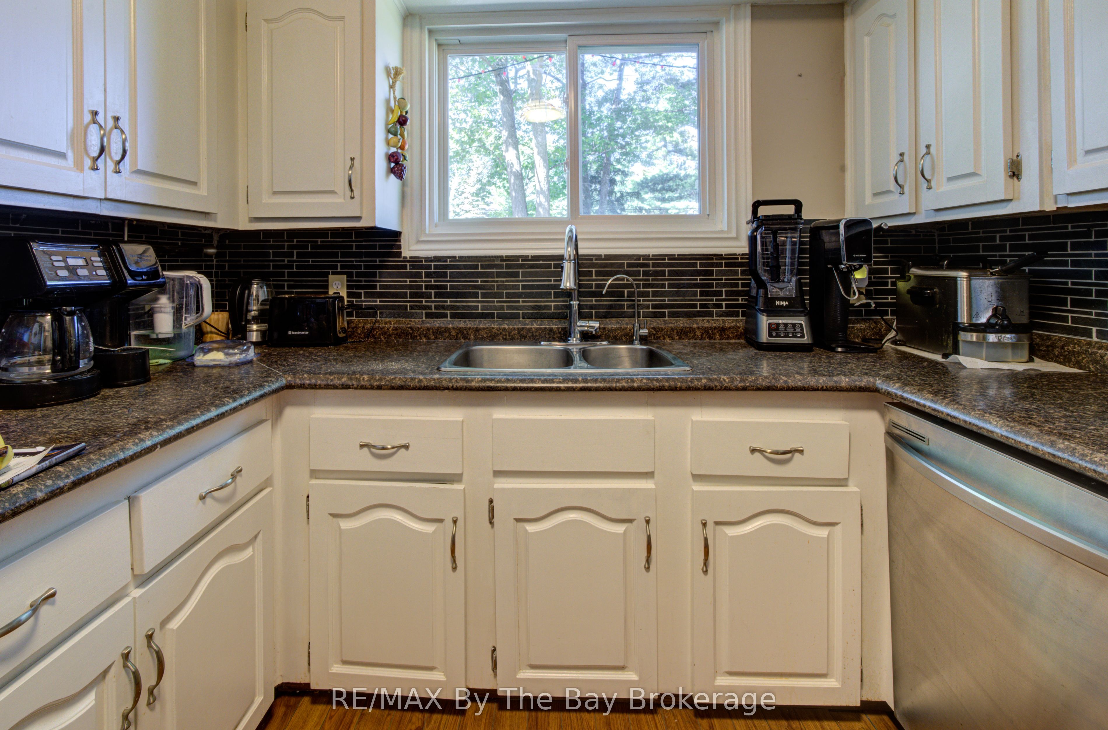 1693 River Road W Property Photo 12