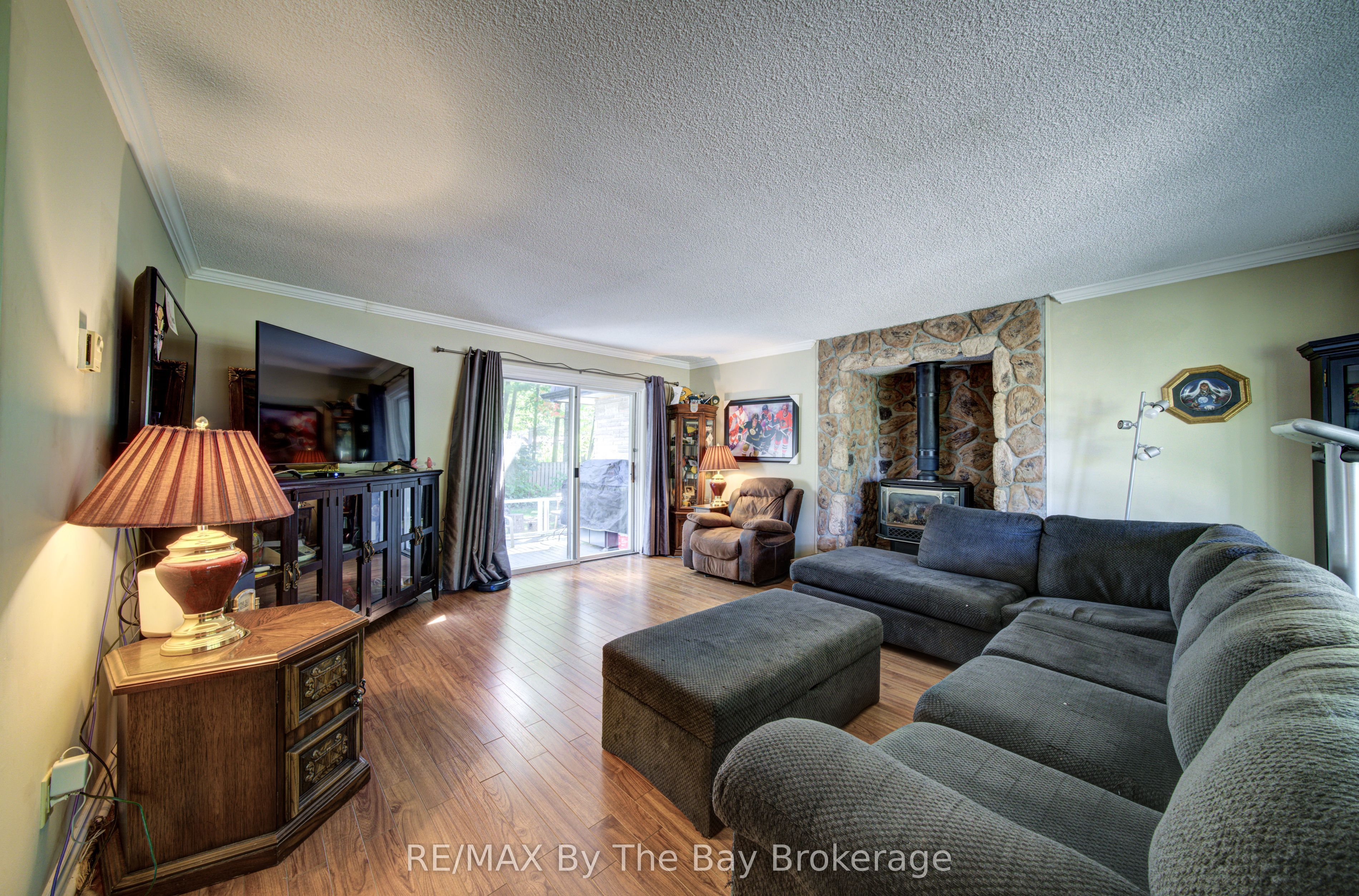 1693 River Road W Property Photo 21