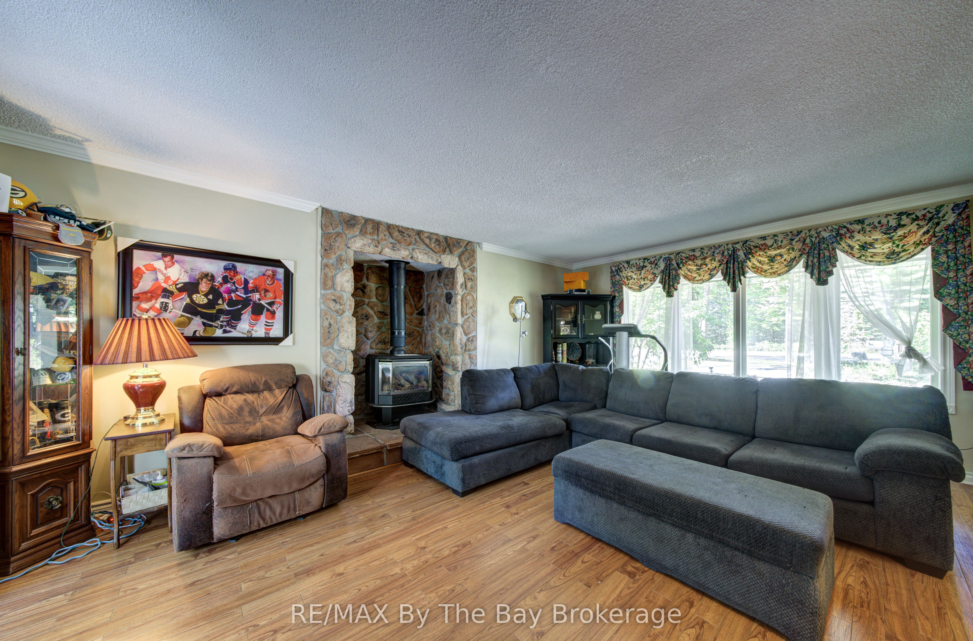 1693 River Road W Property Photo 22