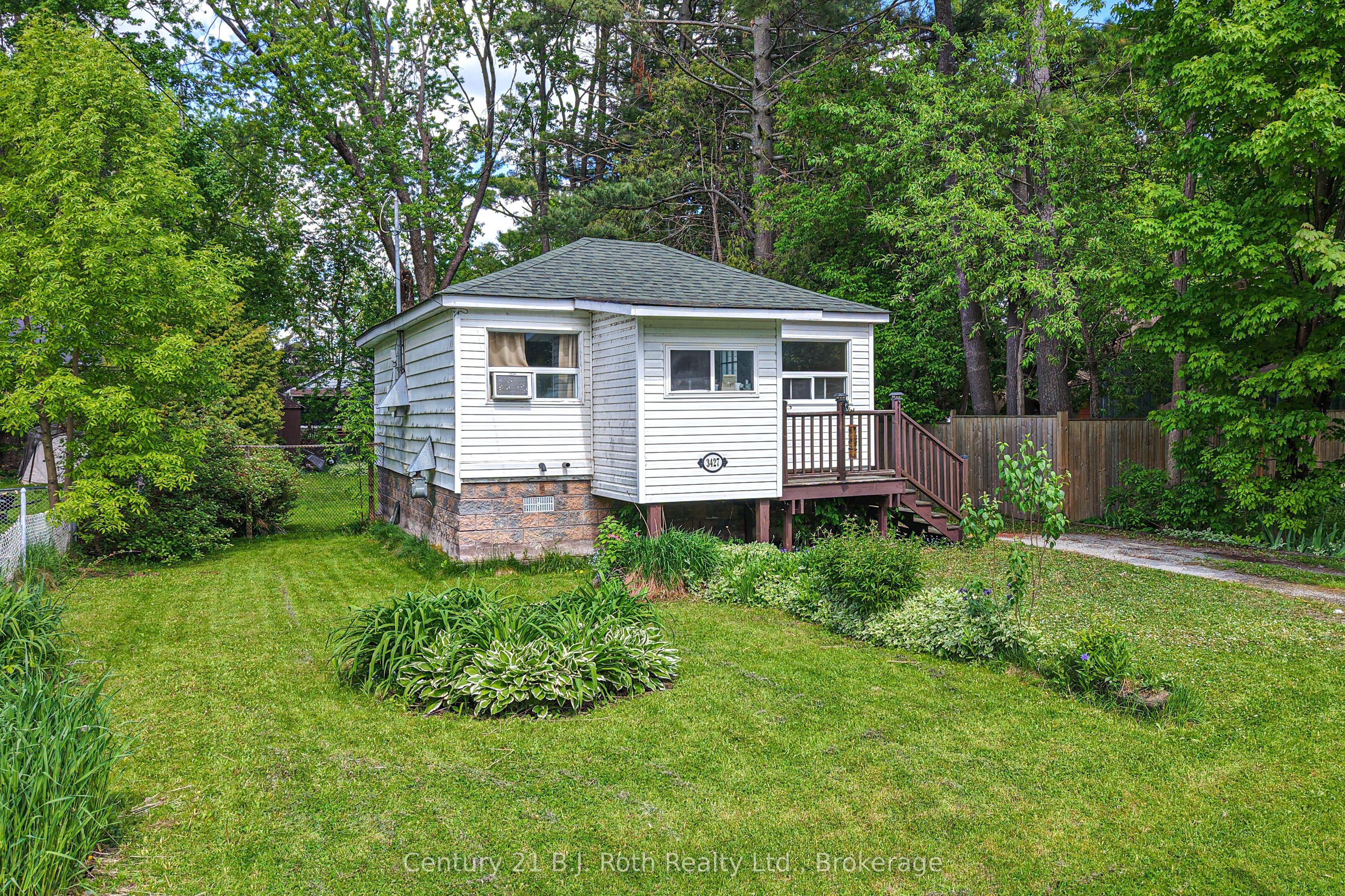 3427 Coronation Avenue Property Photo 1