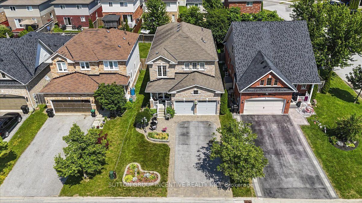 17 White Crescent Property Photo 2