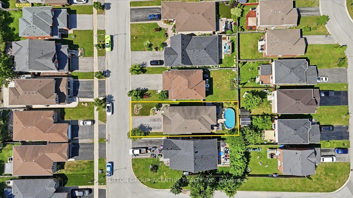 17 White Crescent Property Photo 3