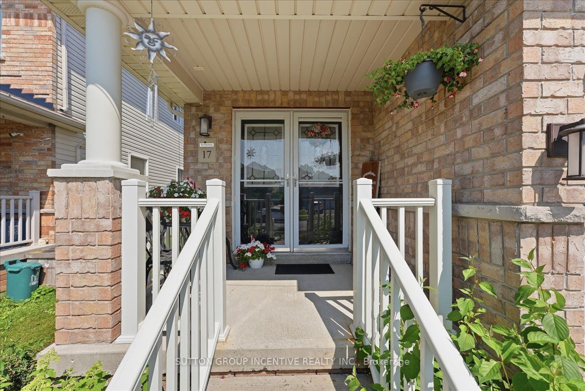 17 White Crescent Property Photo 4