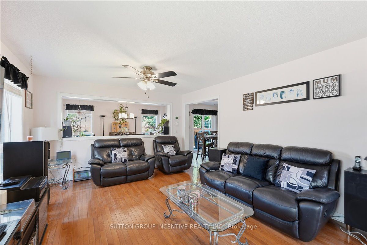 17 White Crescent Property Photo 6