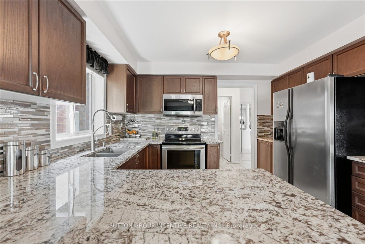 17 White Crescent Property Photo 9