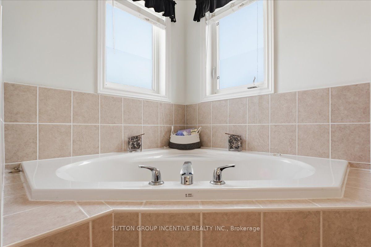 17 White Crescent Property Photo 20