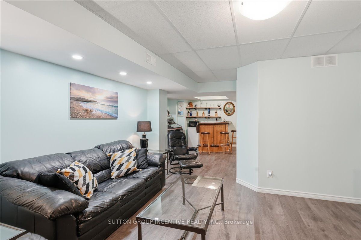 17 White Crescent Property Photo 32