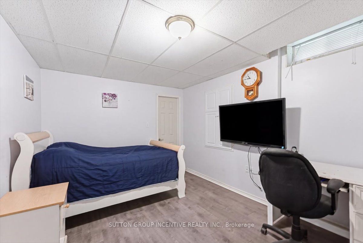 17 White Crescent Property Photo 33