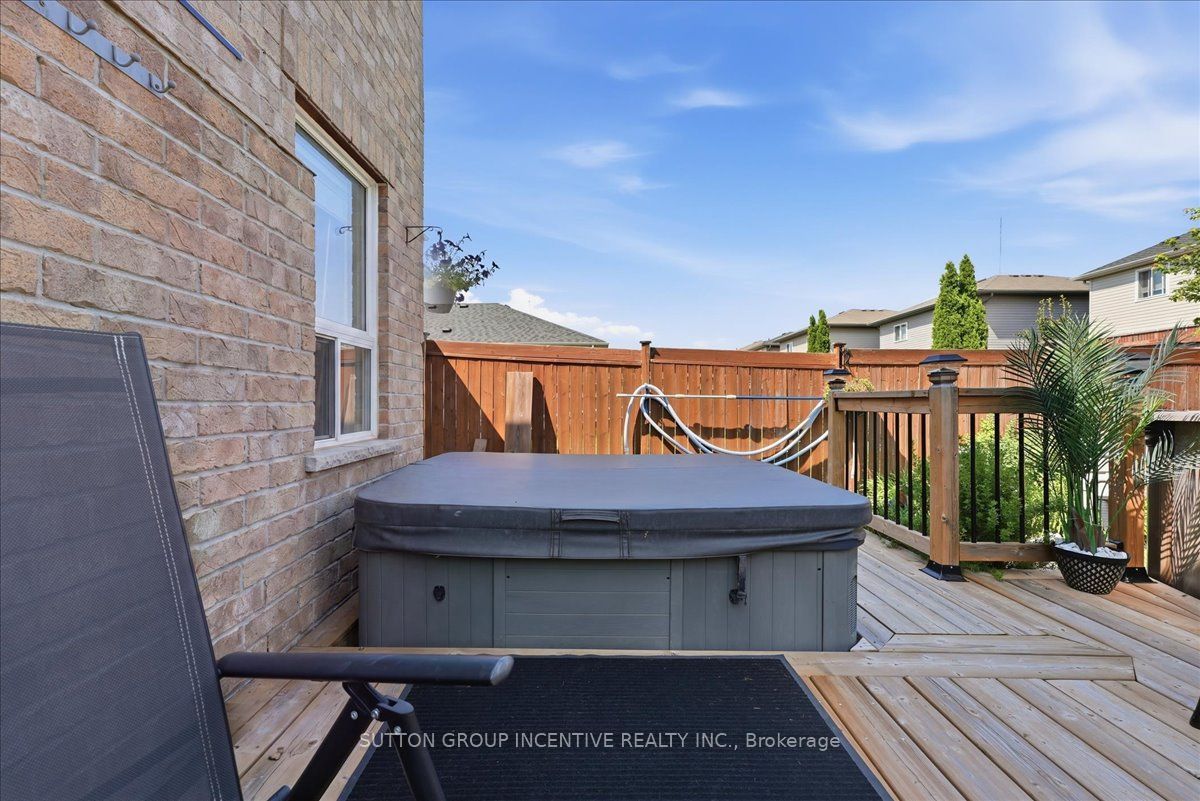 17 White Crescent Property Photo 38