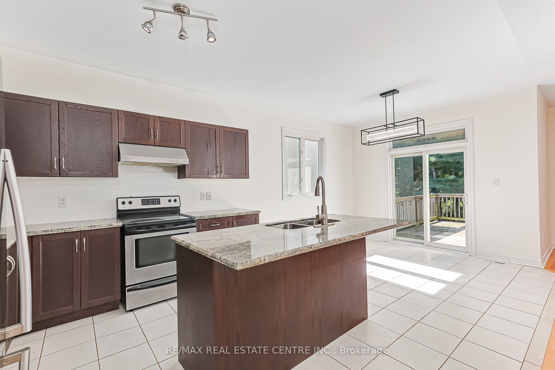 78 White Sands Way Property Photo 2