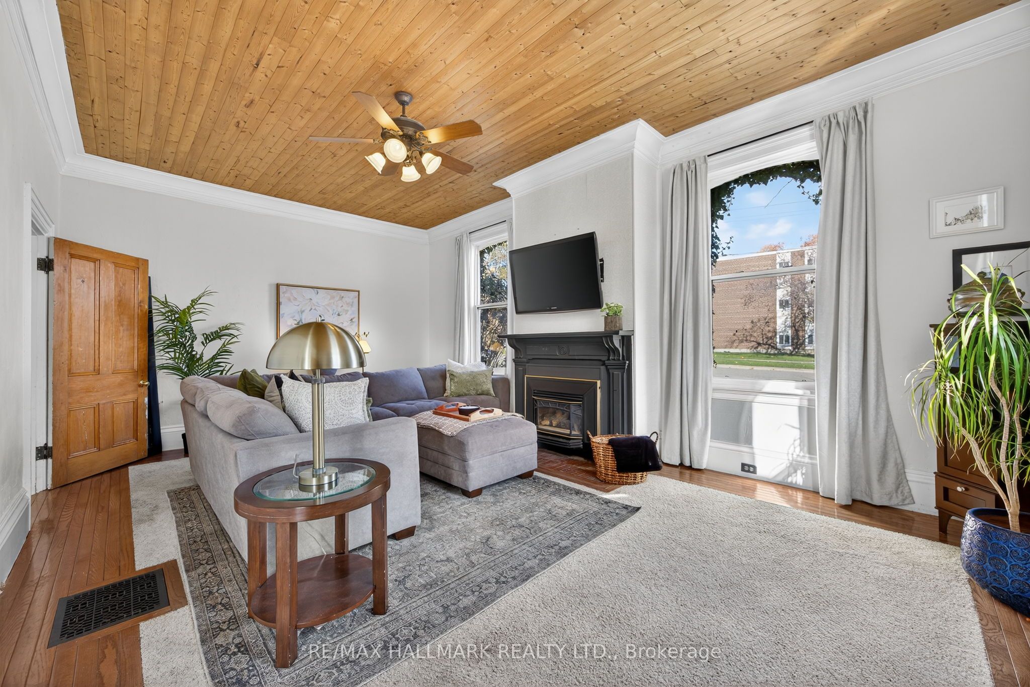 84 Wellington Street E Property Photo 4