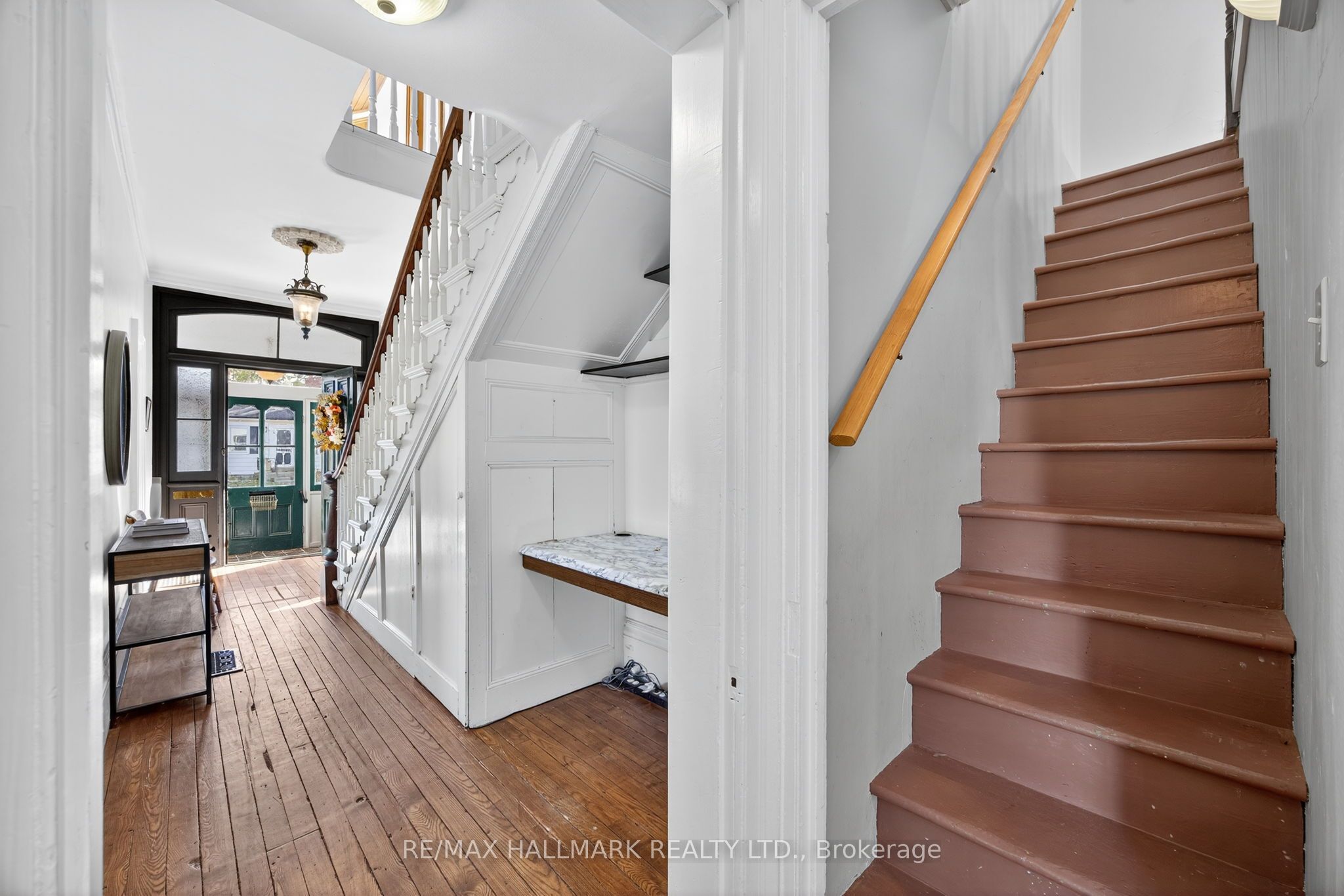 84 Wellington Street E Property Photo 10