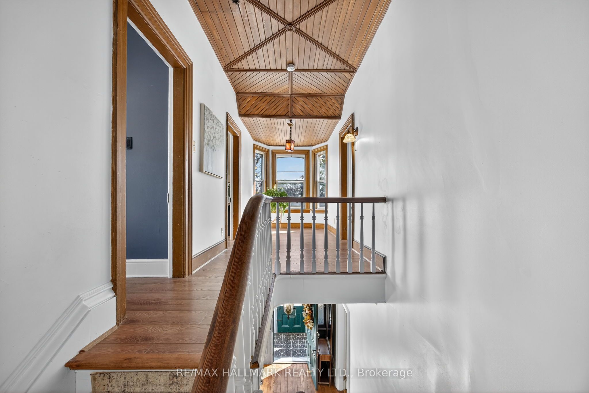 84 Wellington Street E Property Photo 11