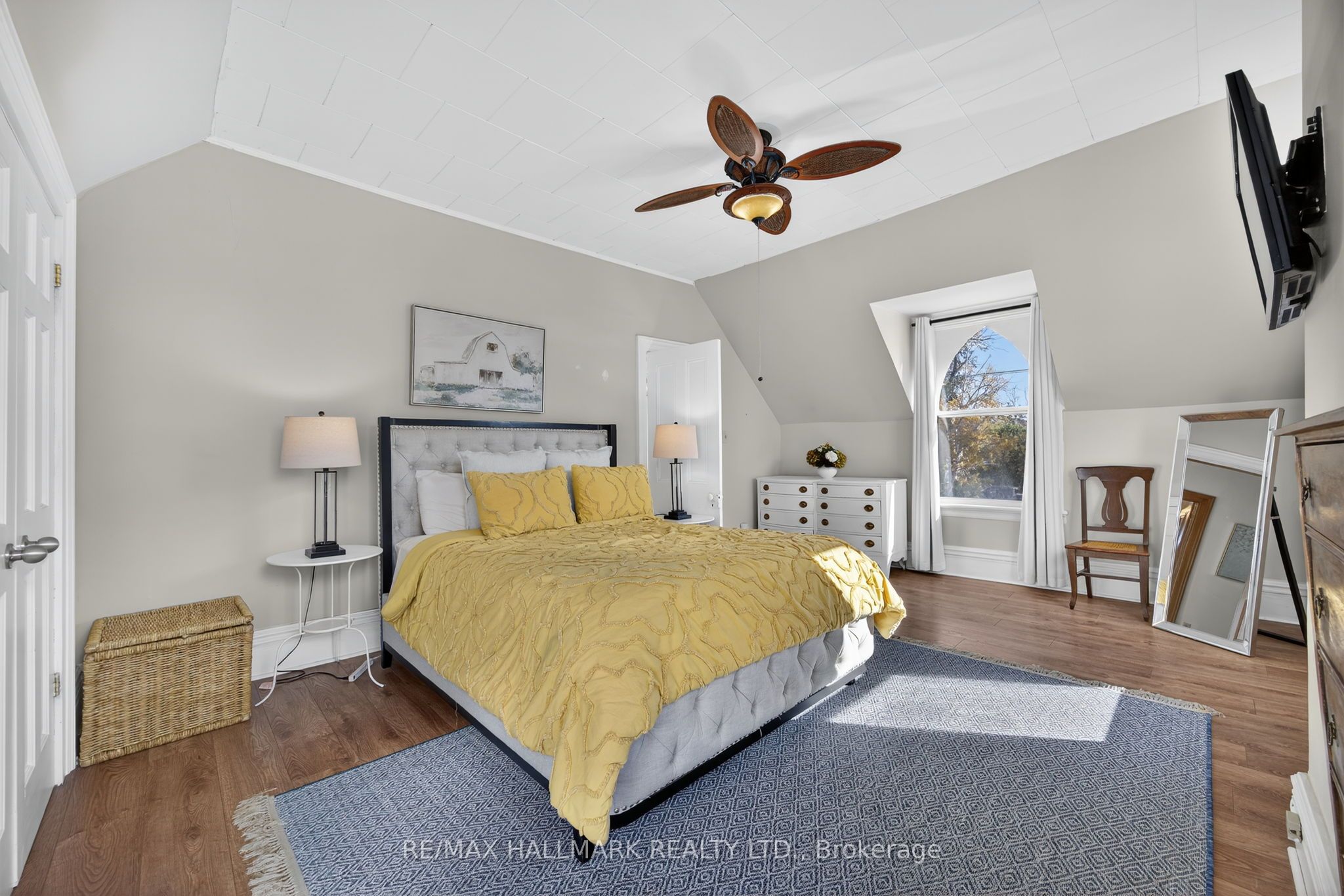 84 Wellington Street E Property Photo 12