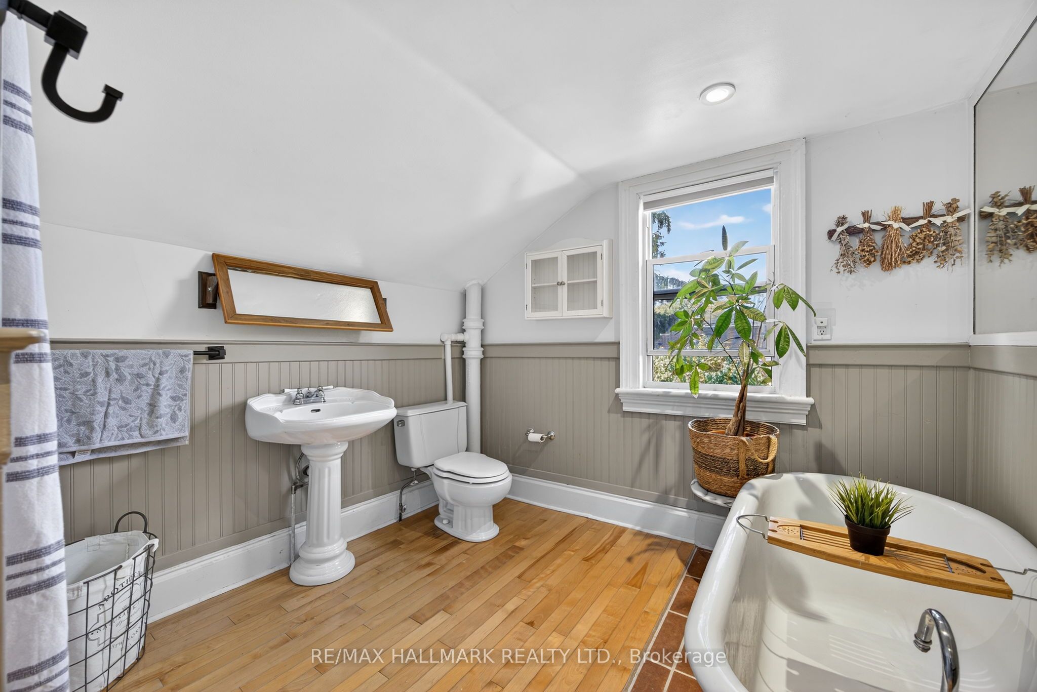 84 Wellington Street E Property Photo 13