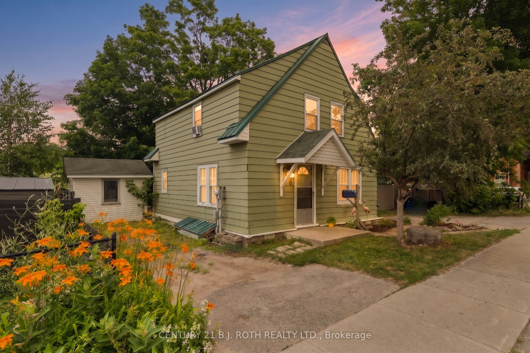 356 West Street N Property Photo 1
