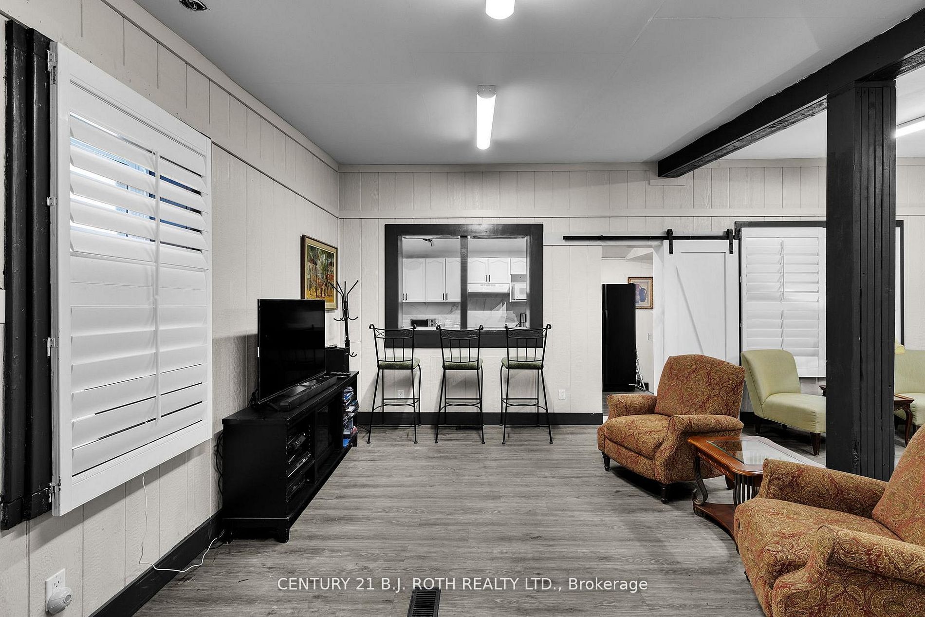 1285 Bayfield Street N Property Photo 8