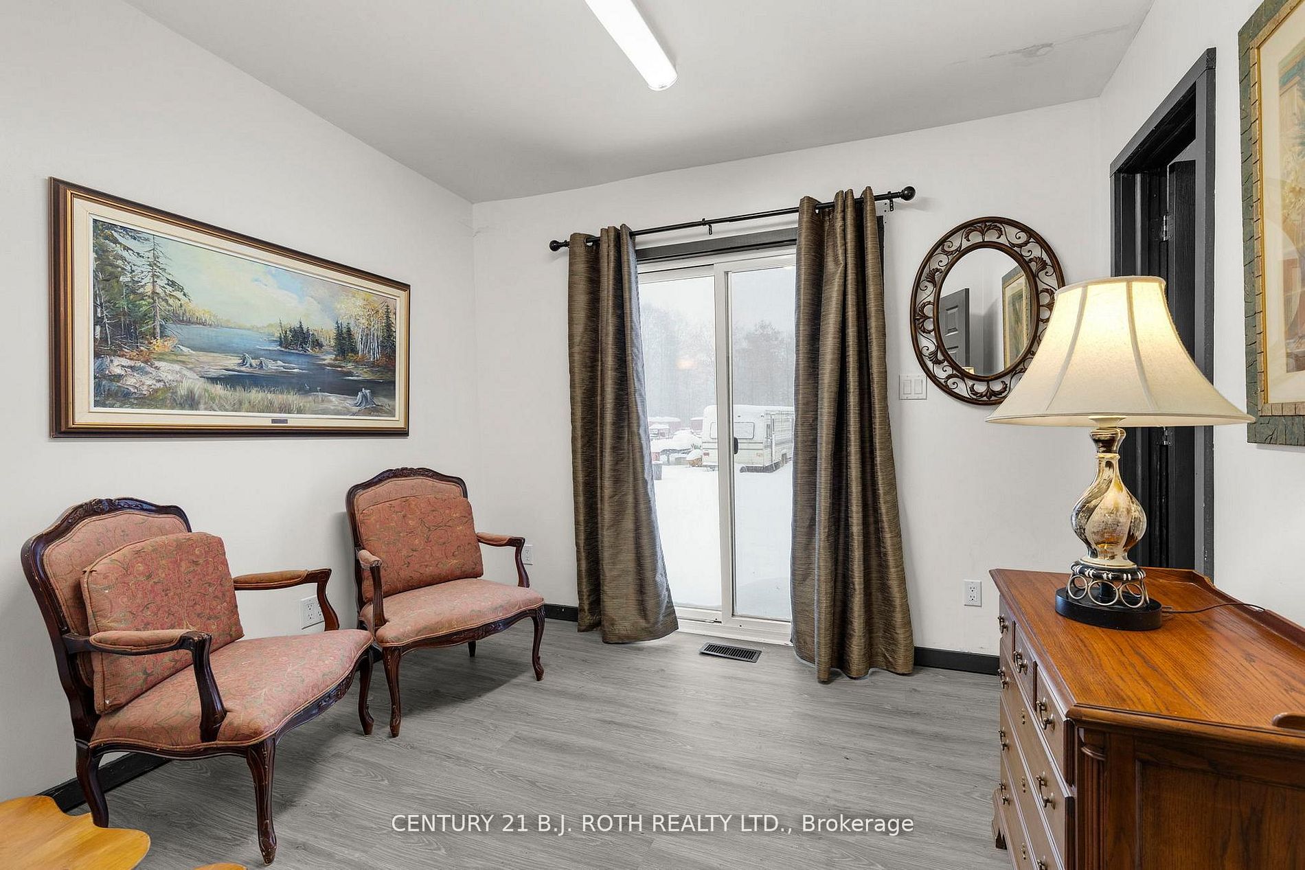 1285 Bayfield Street N Property Photo 12