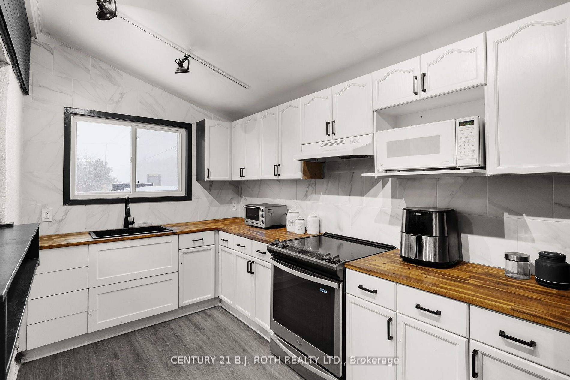 1285 Bayfield Street N Property Photo 16