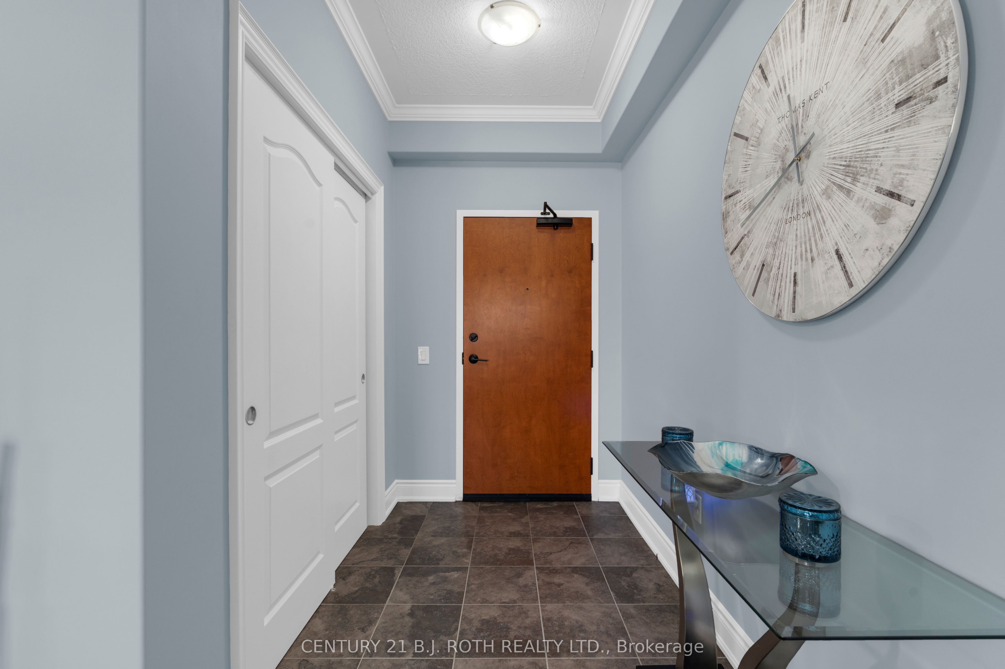 720 Yonge Street 201 Property Photo 3