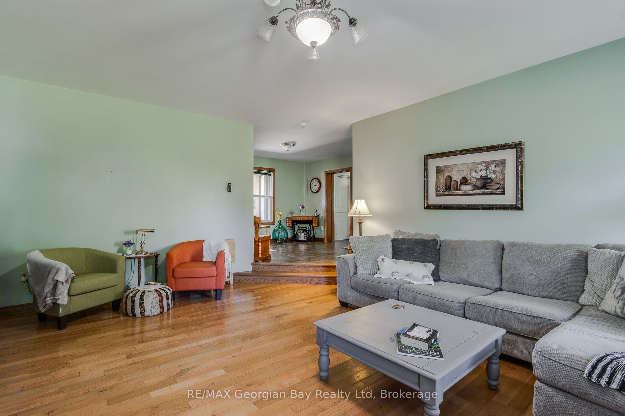 305 Lindsay Street E Property Photo 7