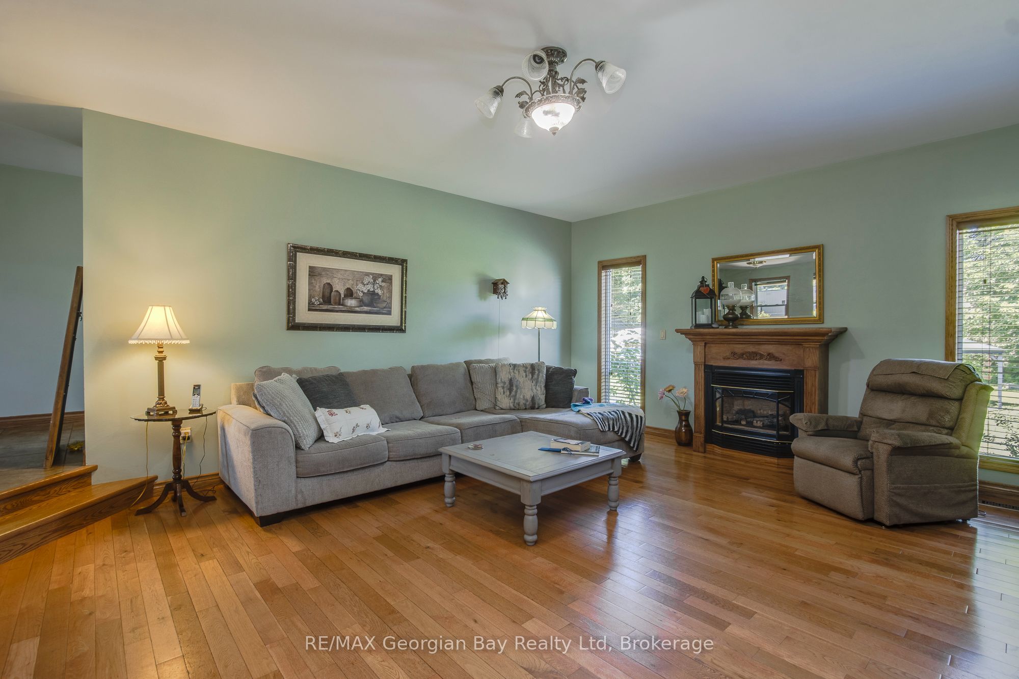 305 Lindsay Street E Property Photo 9