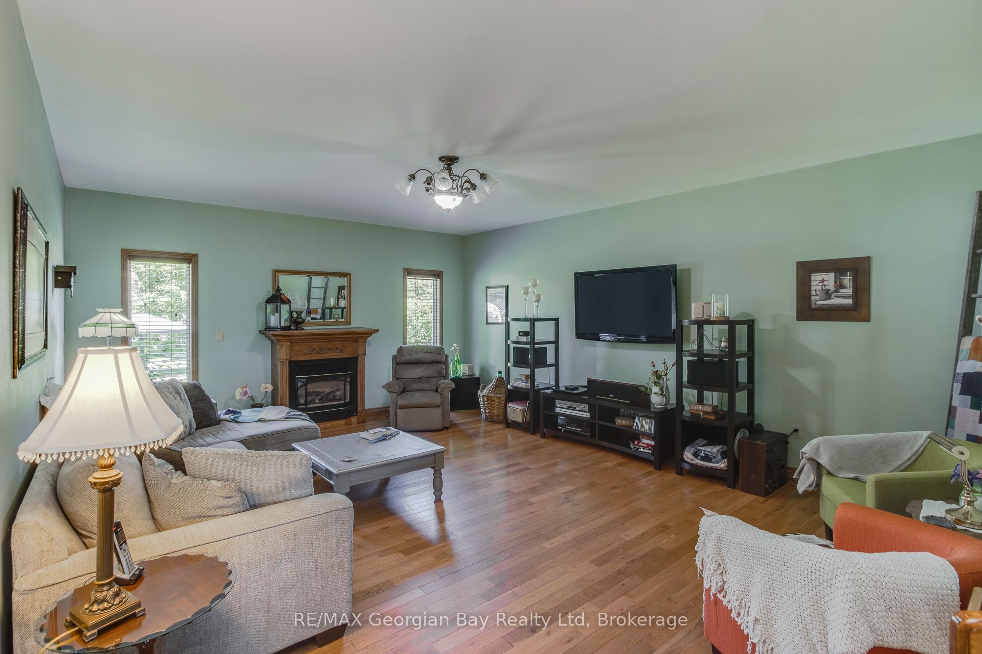 305 Lindsay Street E Property Photo 10