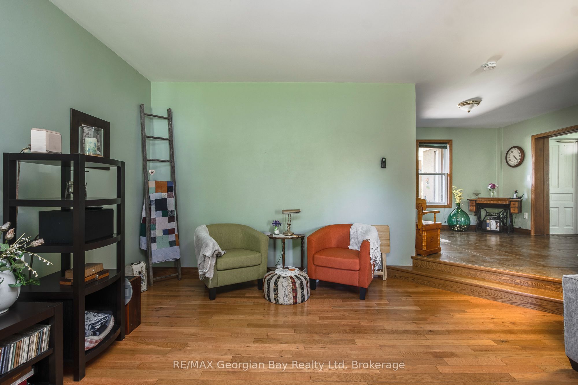 305 Lindsay Street E Property Photo 11