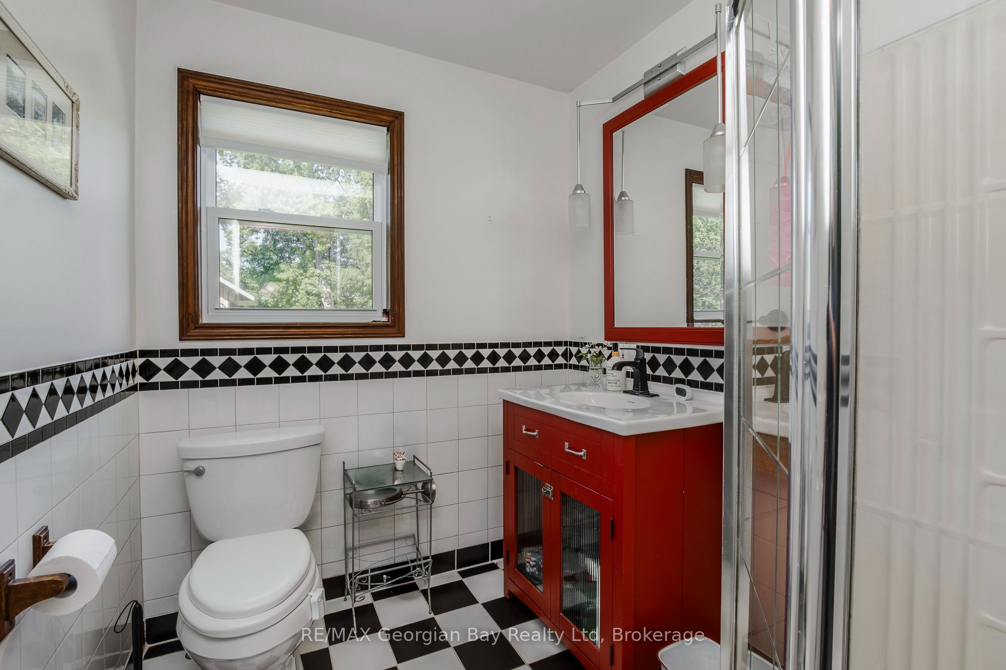 305 Lindsay Street E Property Photo 12