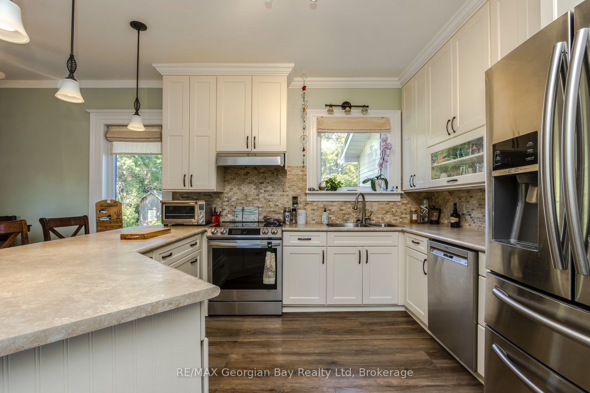 305 Lindsay Street E Property Photo 15