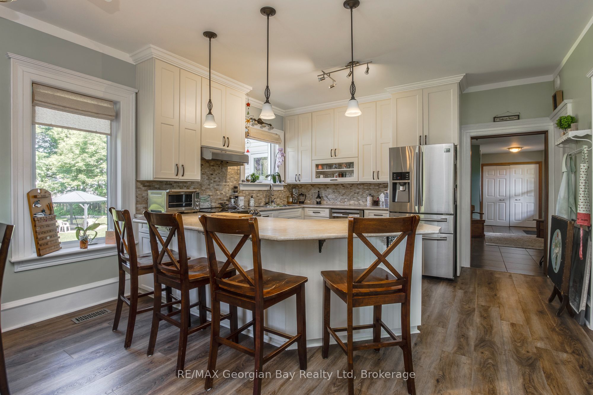 305 Lindsay Street E Property Photo 16