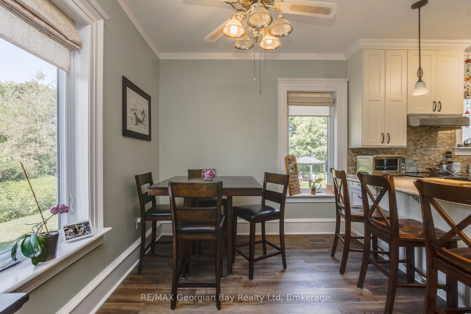 305 Lindsay Street E Property Photo 17