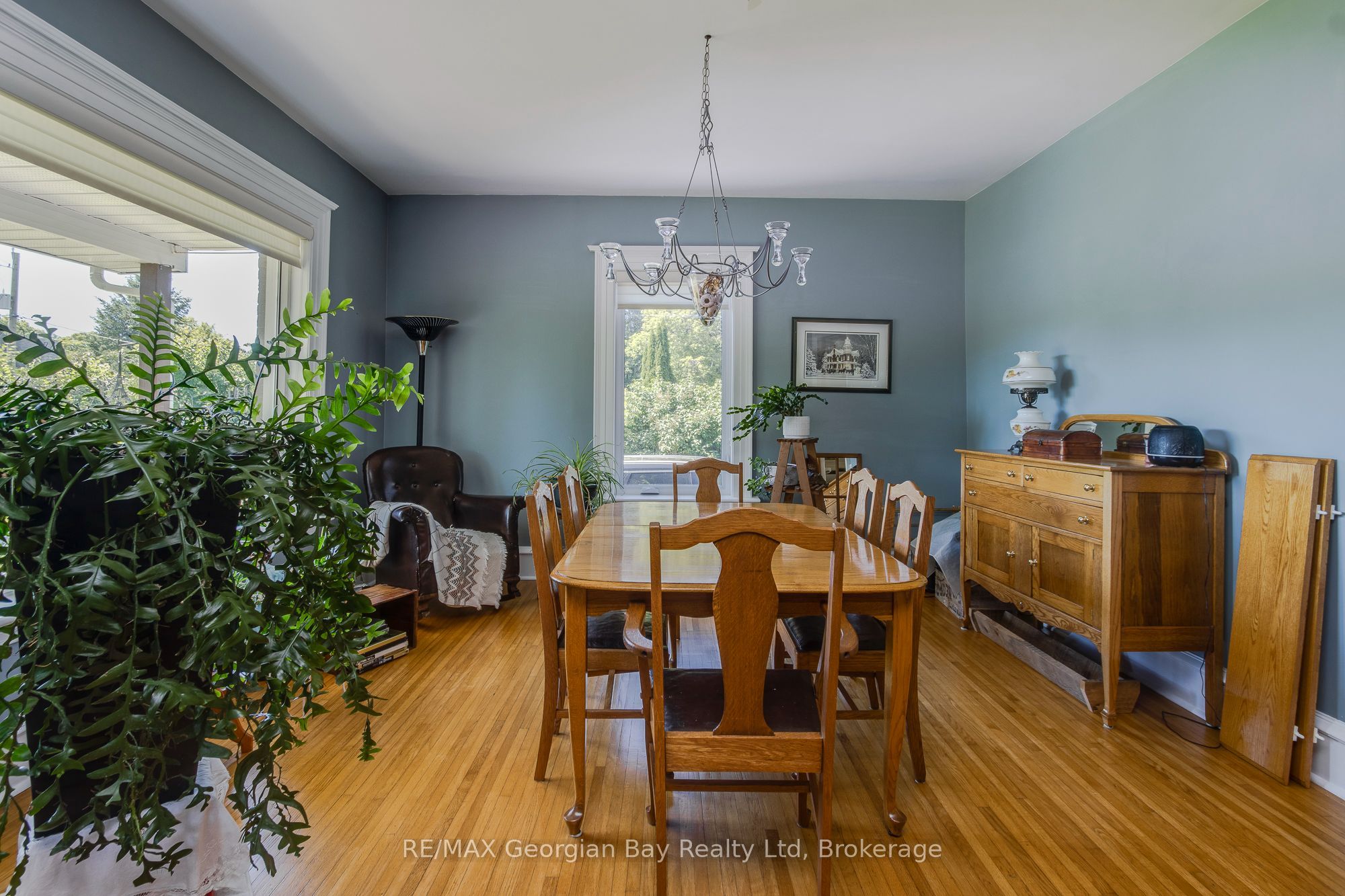 305 Lindsay Street E Property Photo 18