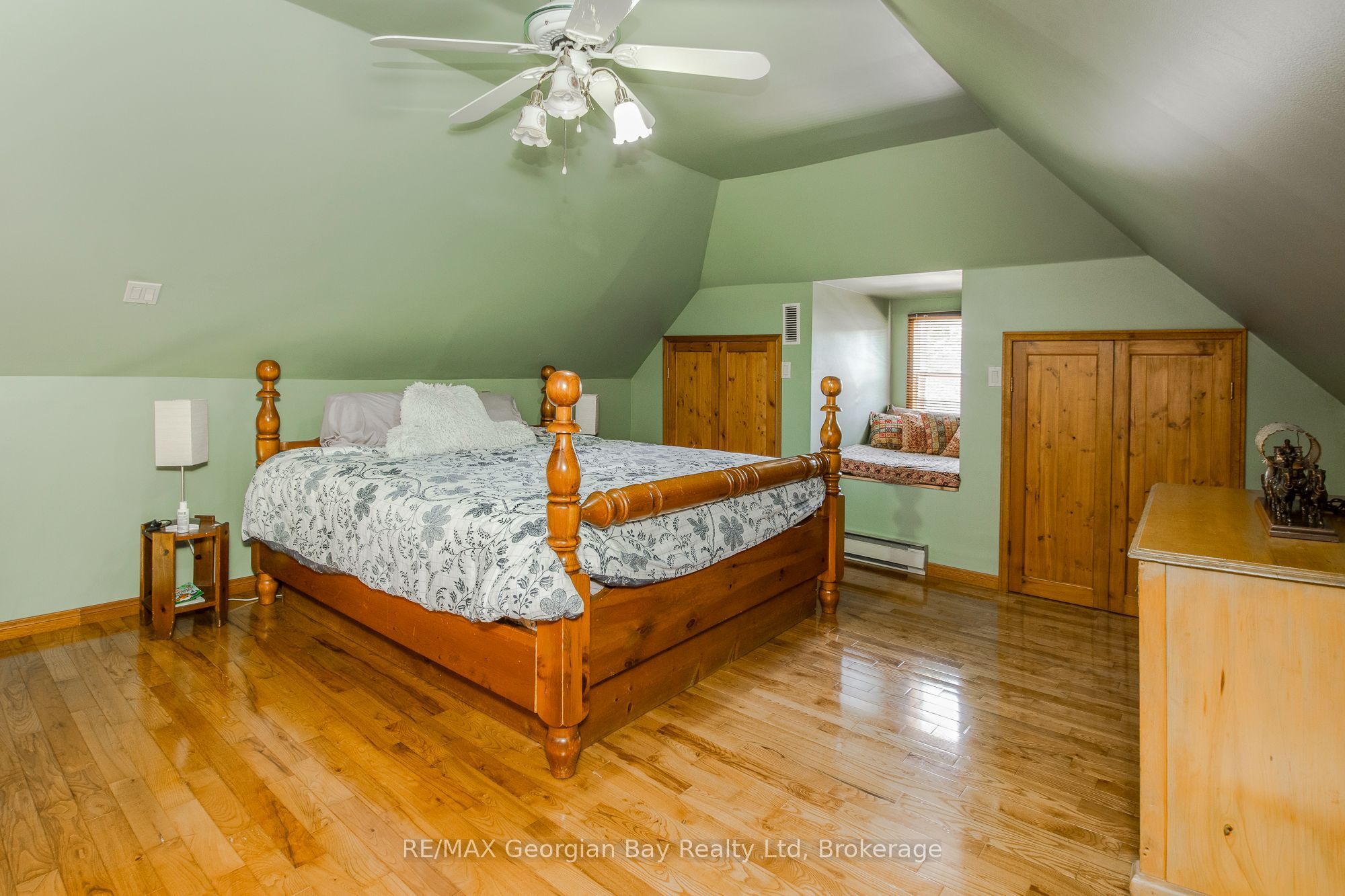 305 Lindsay Street E Property Photo 22