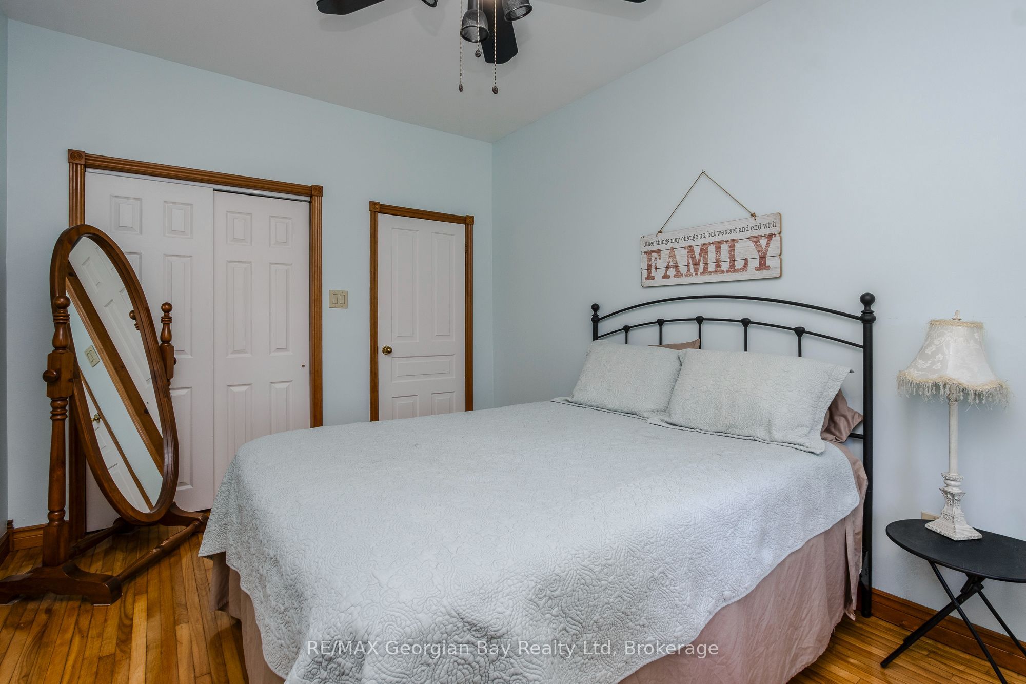 305 Lindsay Street E Property Photo 27